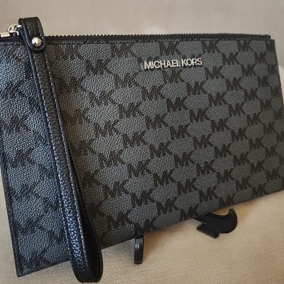 Michael Kors Accessories - MK CLUTCH